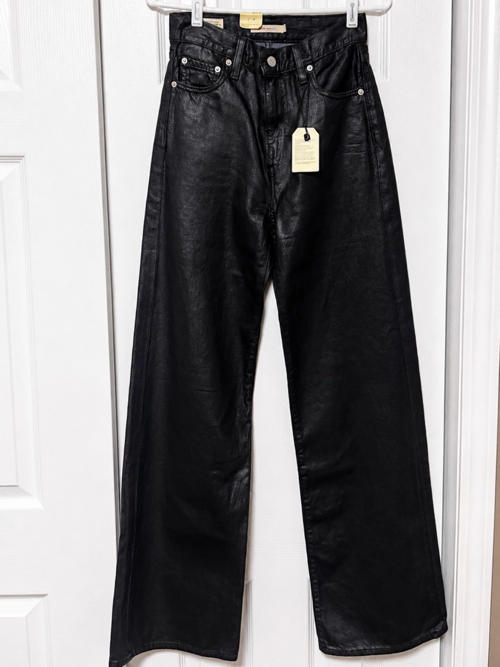 Levi’s Premium Ribcage Wide Leg Coated Black Jeans NWT 25x32